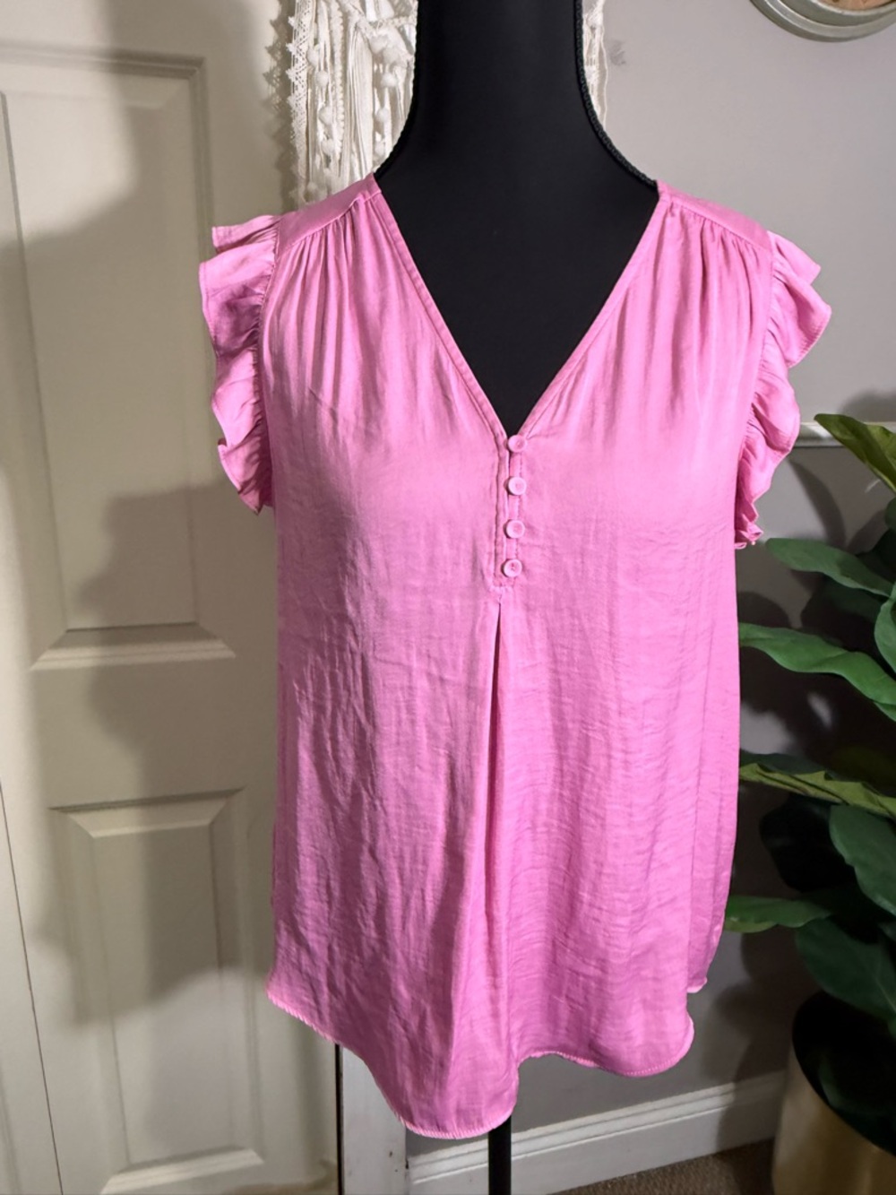 Maison D’ Amelie Flutter Sleeve V-Neck Pink Button-Front top size XS